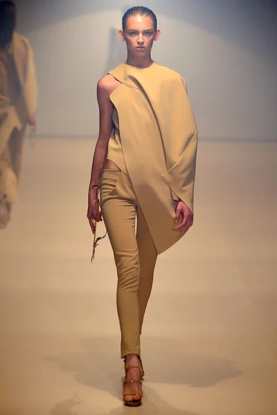 Look 3